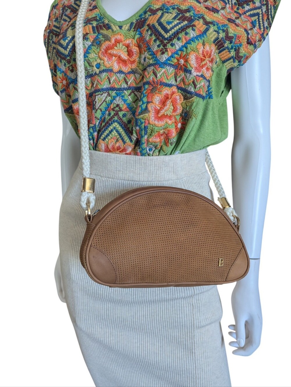 vintage Bally half-moon shoulder bag made of tan perforated suede leather - Picture 7 of 15